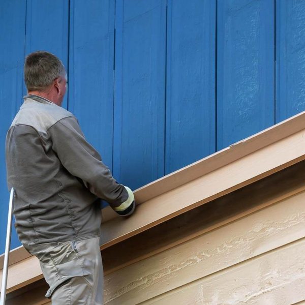 mand doing Siding Installation